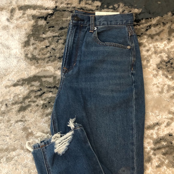 American Eagle distressed mom jeans - Picture 4 of 9